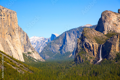 Yosemite el Capitan and Half Dome in California