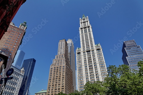 New York. Immeubles et ciel bleu.