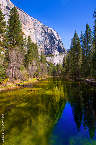 Yosemite Merced River and el Capitan in California