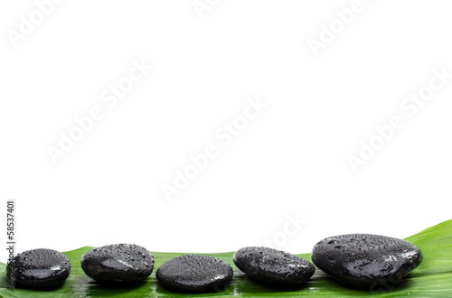 Canvas Print Spa stones   on green leaf, isolated background