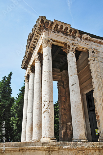 Pola, tempio di Augusto photo