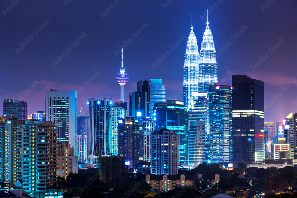Naklejka premium Panoramę Kuala Lumpur w nocy
