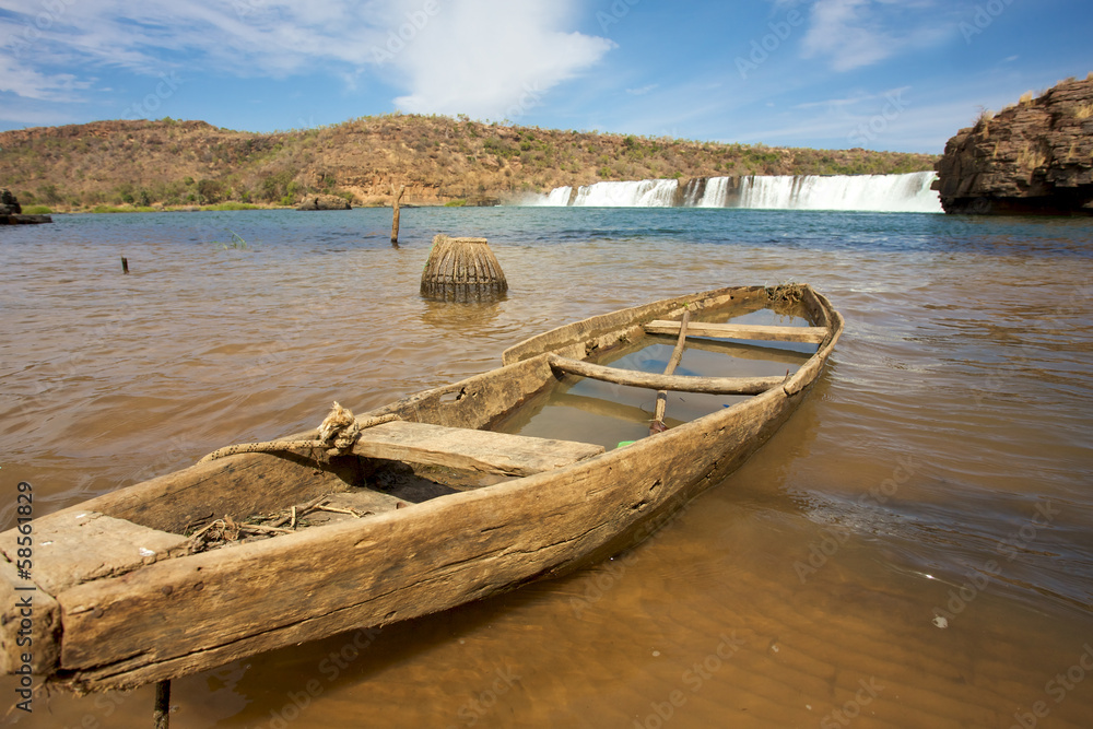 Obraz premium Broken small boat in the River Senegal
