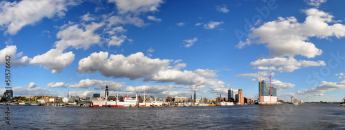 Skyline von Hamburg - Panoramafoto