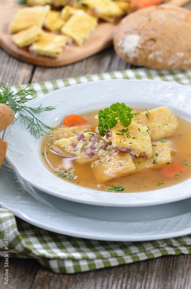 Deftige Bauernküche mit Schinkenschöberlsuppe Deftige Bauernküche mit Schinkenschöberlsuppe