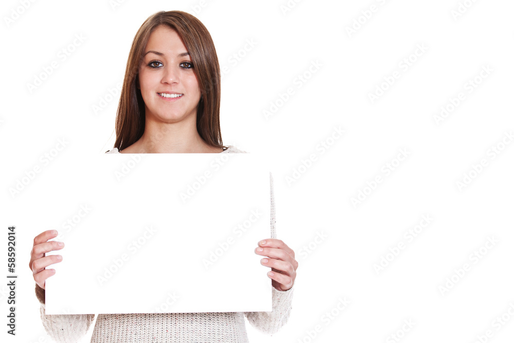 Attraktive junge Frau hält weißes Schild Attraktive junge Frau hält weißes Schild