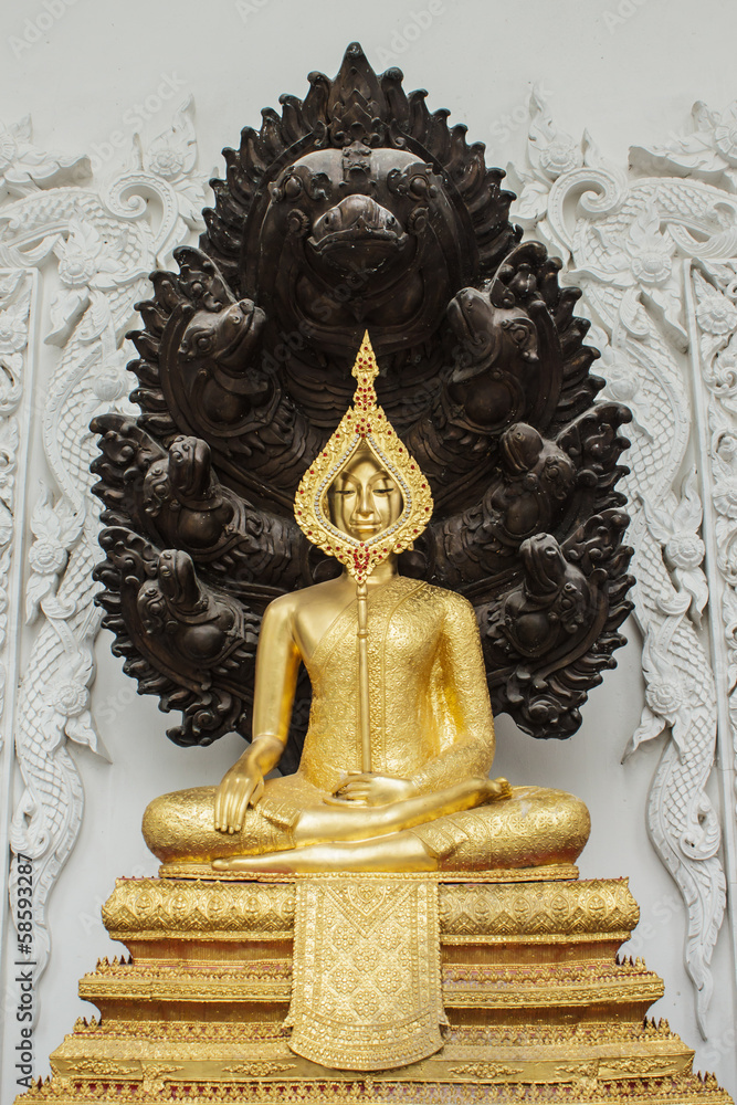 Fototapeta premium Seated buddha image protected by the seven-headed naga