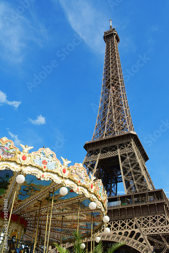Eiffel tower in Paris © citylights