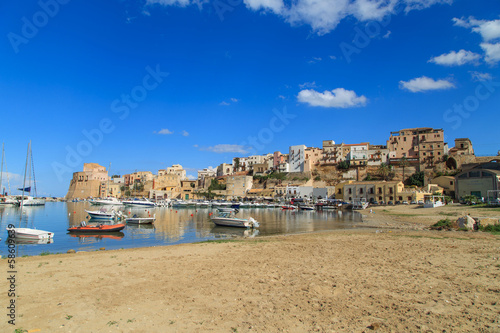 Canvas Print A view of a port in Castellammare del Golfo, Sicily