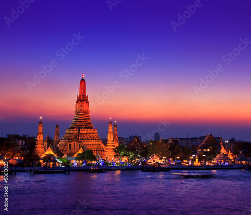 Wat Arun Ratchawararam Ratchawaramahawihan in Thailan © Photo Gallery