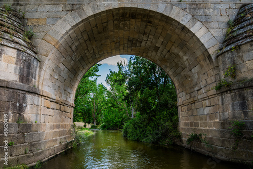 Under a Roman bridge © bimserd
