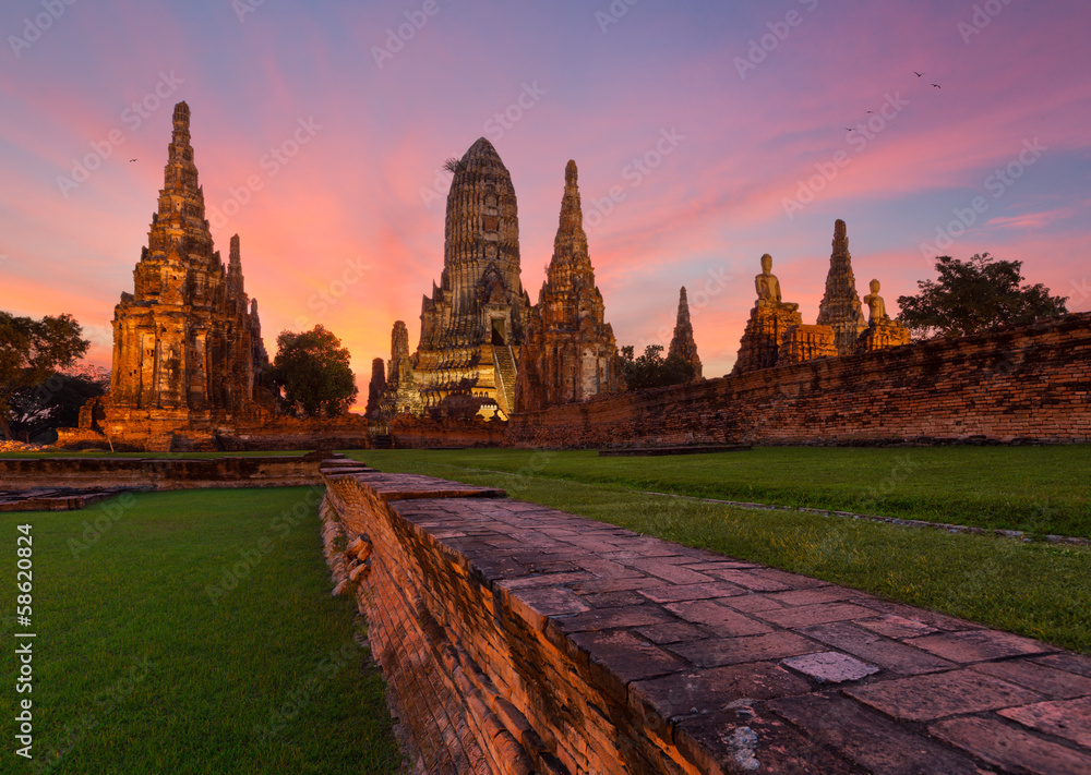 Fototapeta premium Wat Chai Watthanaram, Ayutthaya, Thaïlande