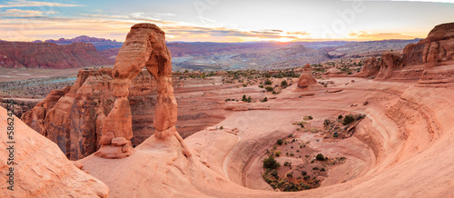 Bild auf Leinwand Panorama of Delicate Arch in Arches National Park Utah