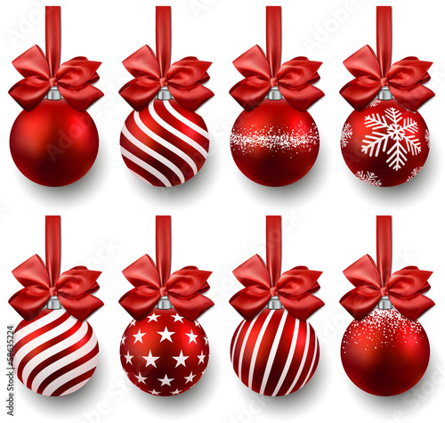 Set of realistic red christmas balls.