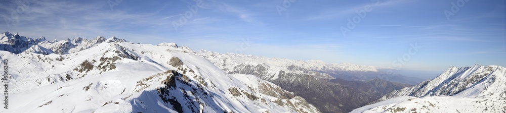 XXL view of the alpine arc in winter