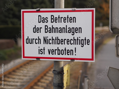 Betreten der Bahnanlagen verboten!