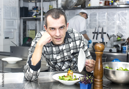 Fototapeta Naklejka Na Ścianę i Meble -  chef preparing food in the kitchen at the restaurant
