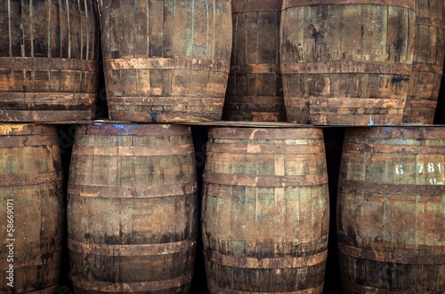 Foto Stacked old whisky barrels