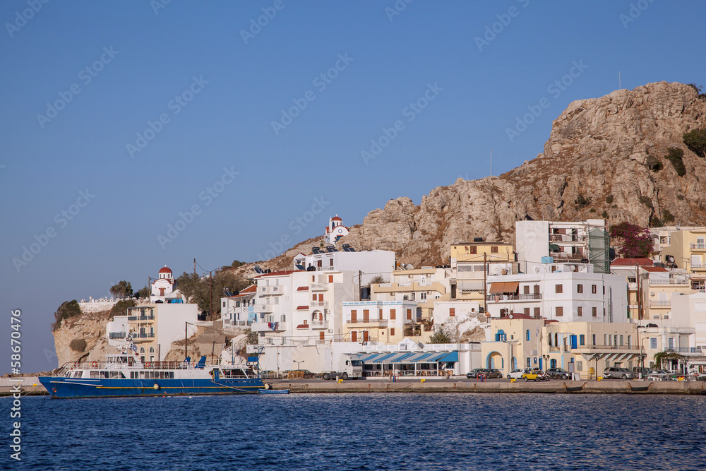der Hafenort Pigadia auf Karpathos, Griechenland