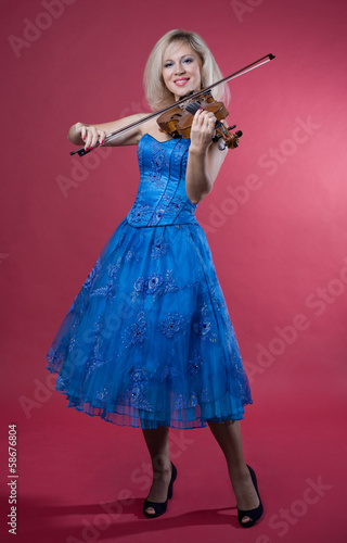 woman the violinist it is isolated