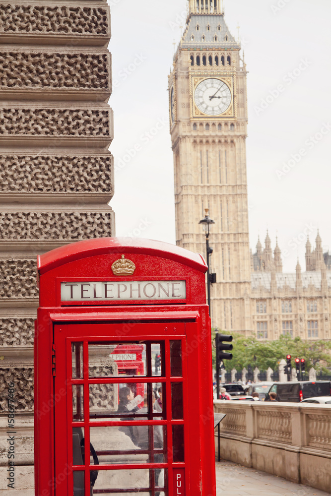 Obraz premium Red Telephone Booth and Big Ben in London