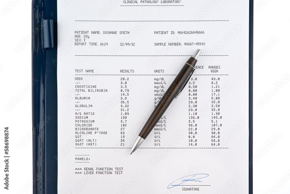 Obraz premium Blood test results in a clipboard