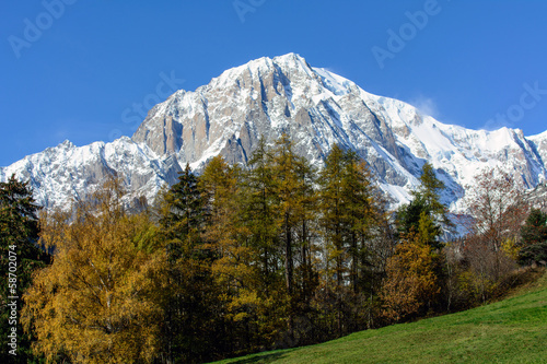 Fototapeta Naklejka Na Ścianę i Meble -  Vista sul Monte Bianco