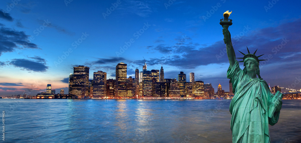 Fototapeta premium New York cityscape, and Manhattan Bay tourism concept photograph