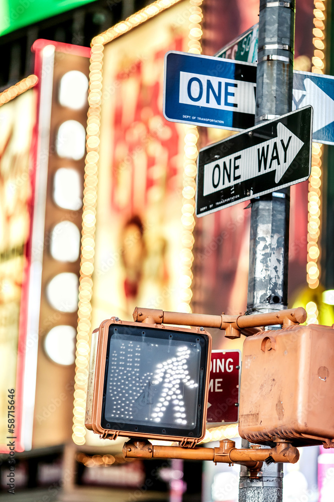 Keep walking New York traffic sign - obrazy, fototapety, plakaty 