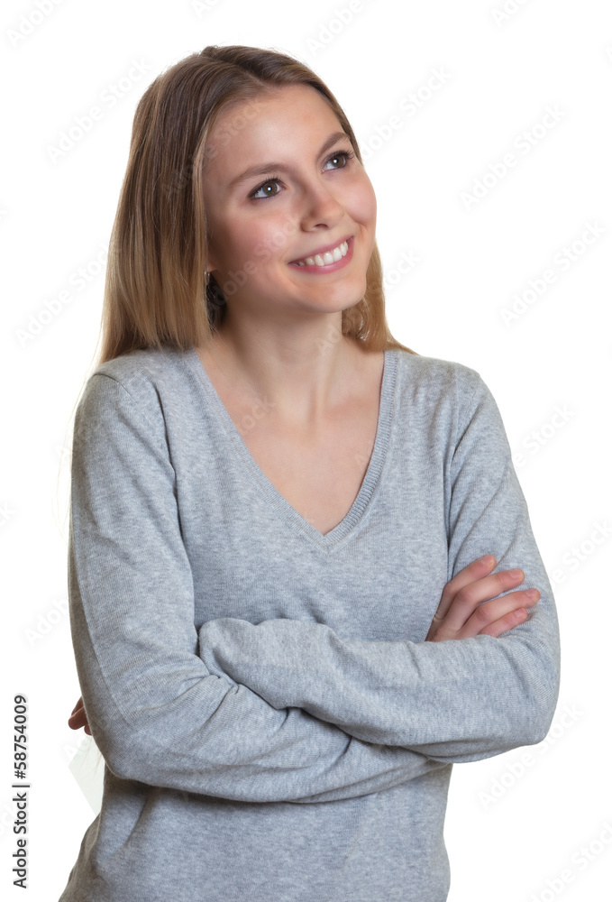 Junge Frau im grauen Pulli schaut verträumt Junge Frau im grauen Pulli schaut verträumt