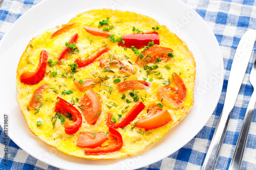 Omelet with paprika, tomato and herbs