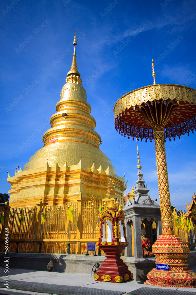 Fototapeta premium Wat phra that hariphunchai was a measure of the Lamphun,Thailand