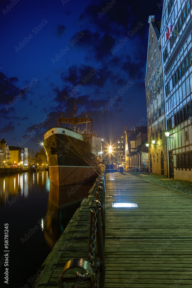 Obraz premium Old town in Gdansk at night