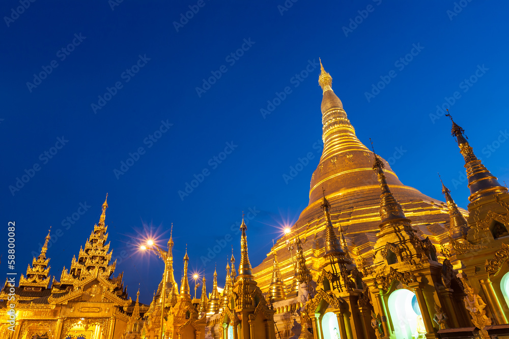 Fototapeta premium Shwedagon Pagoda in Yangon City, Burma