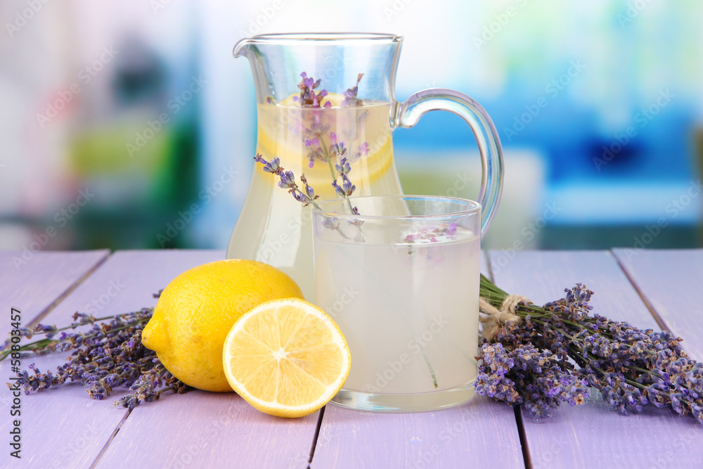 Obraz premium Lavender lemonade, on violet wooden table, on bright