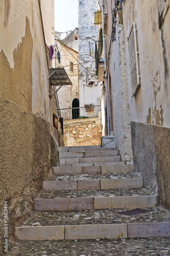 Fototapeta Naklejka Na Ścianę i Meble -  Alleyway. Rodi Garganico. Puglia. Italy.