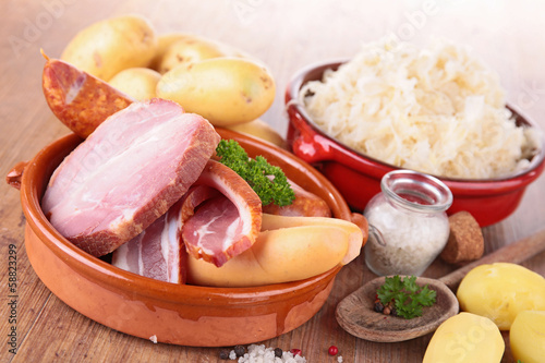 Fototapeta Naklejka Na Ścianę i Meble -  raw meats and cabbage