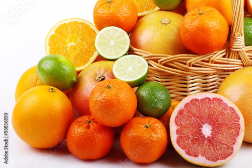 Lime,mandarini,pompelmo rosa e arance