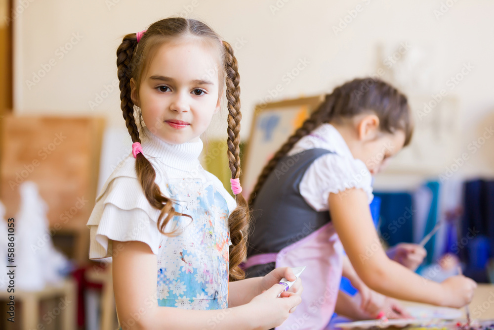 Obraz premium Children drawing and painting