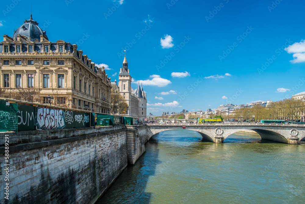 Paris the seine