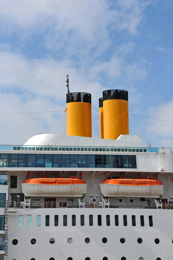 Fototapeta premium Safety lifeboat and chimney of a cruise ship