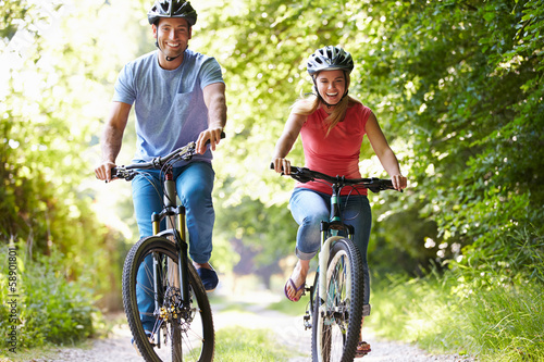 Obraz na plátne Couple On Cycle Ride In Countryside