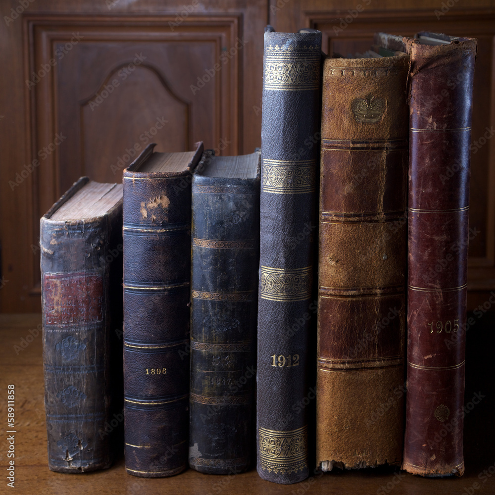 Naklejka premium Stack of Old books
