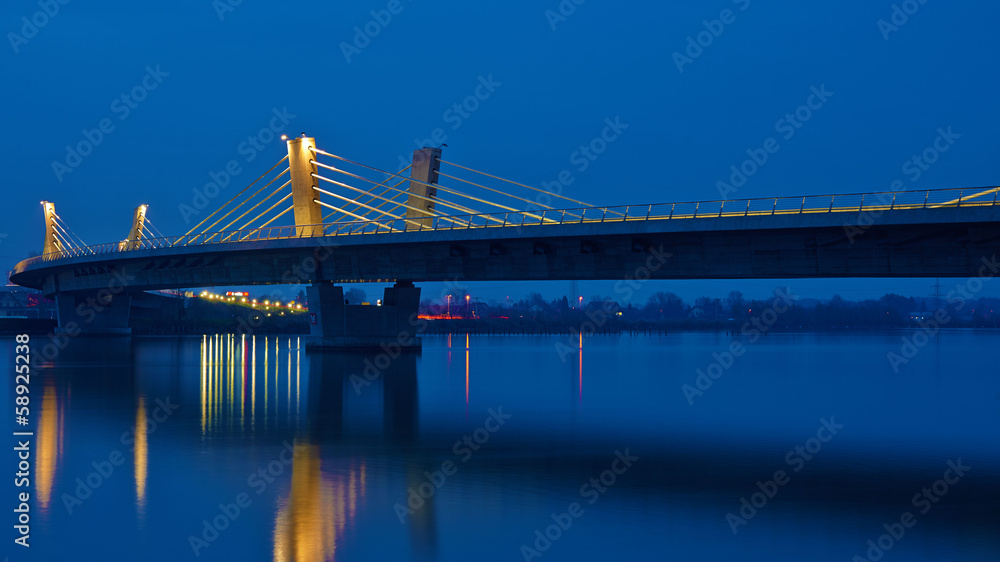 Fototapeta premium Beautiful bridge over Drava in Ptuj long exposure by night