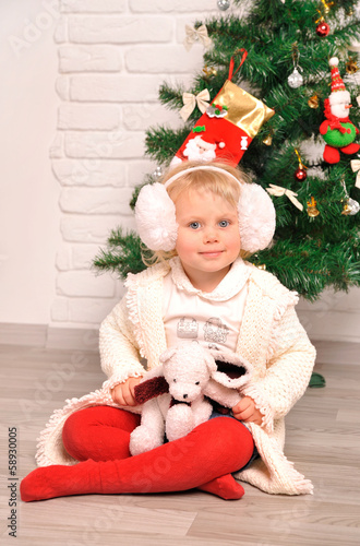 Little girl and christmas tree © Alona