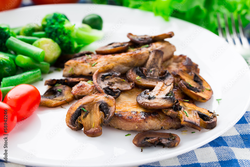 Grilled steak with mushrooms and vegetables