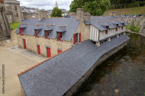 Wallpaper Mural Lavoire des remparts du Château de l'Hermine à Vannes Torontodigital.ca