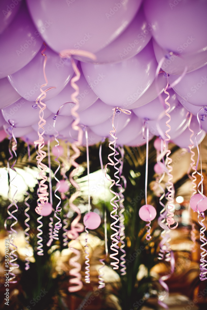Fototapeta premium Balloons under the ceiling on wedding party