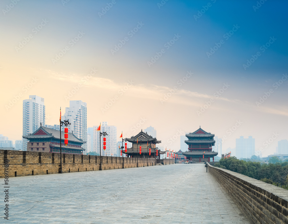 Fototapeta premium xian city wall with tower at dusk