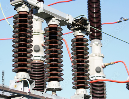 Φωτογραφία Electrical insulators in a high-voltage power station